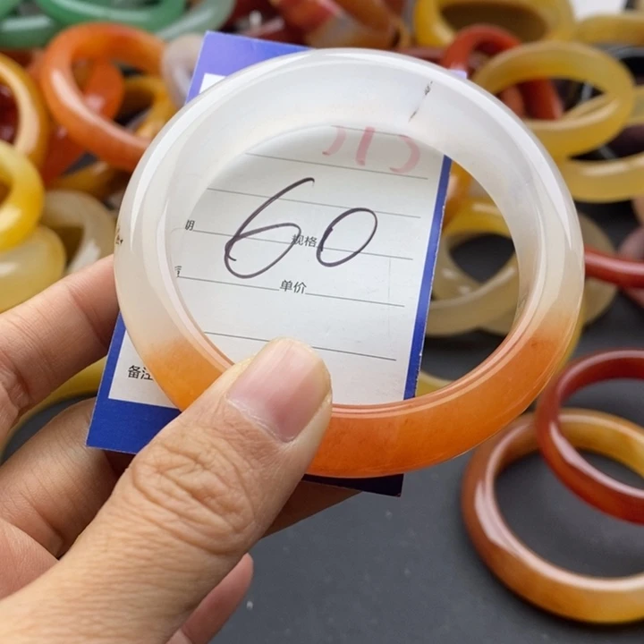 未镶嵌手镯石英质玉