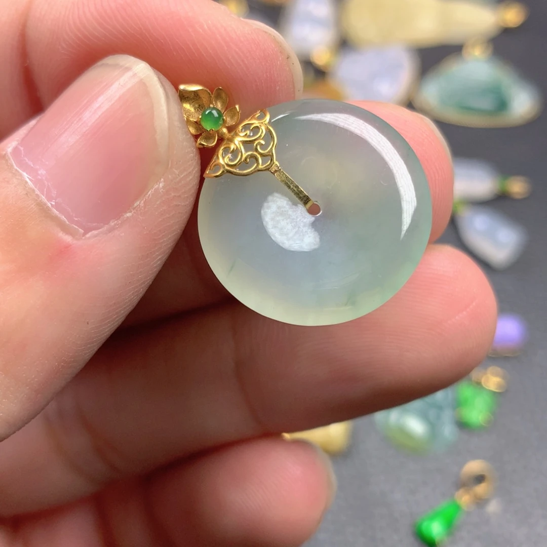 【闪购商品】颈饰18K金镶嵌翡翠翡翠