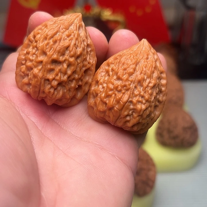 吊坠文玩核桃蛇王一抹红