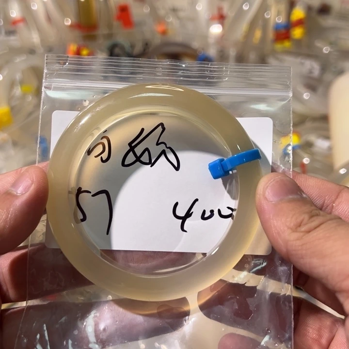 玛瑙/玉髓手镯未镶嵌何*
