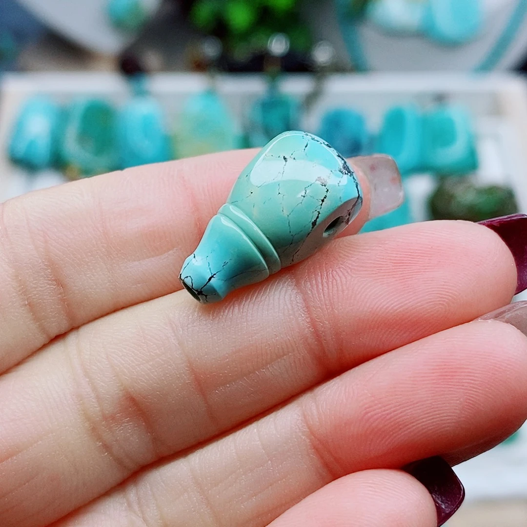 绿松石未镶嵌颈饰