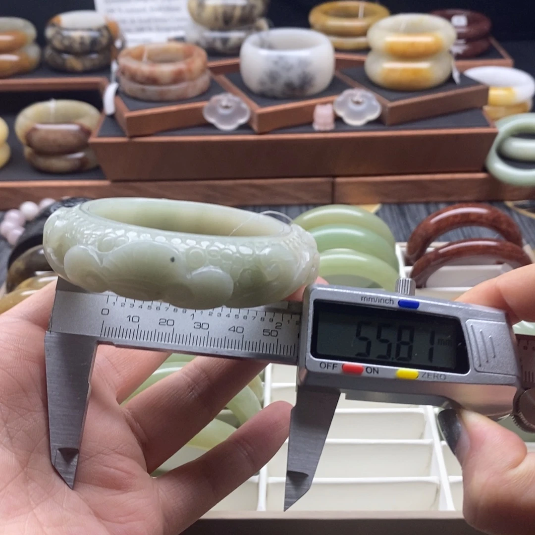 石英质玉未镶嵌手镯