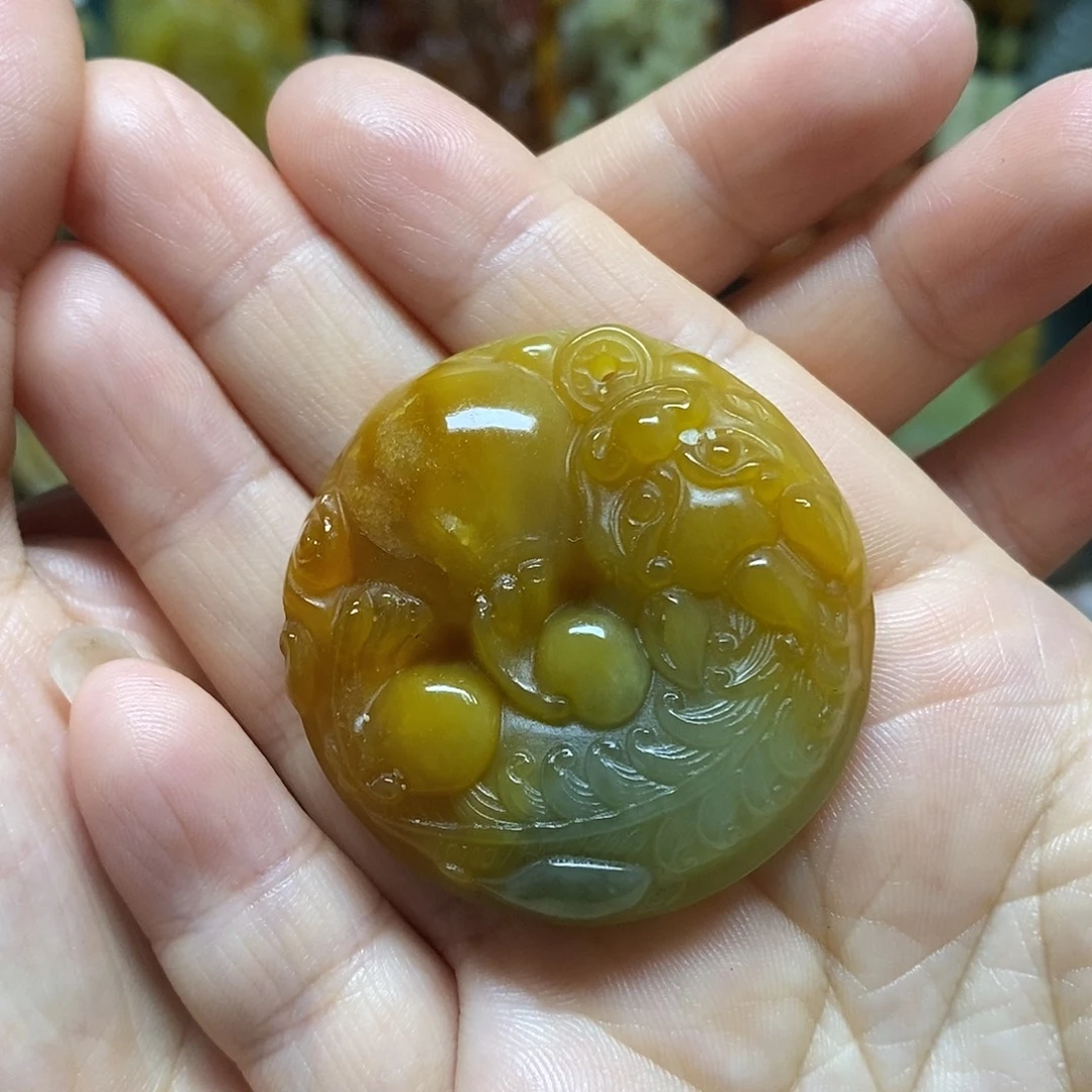 岫玉未镶嵌吊坠(赠链)