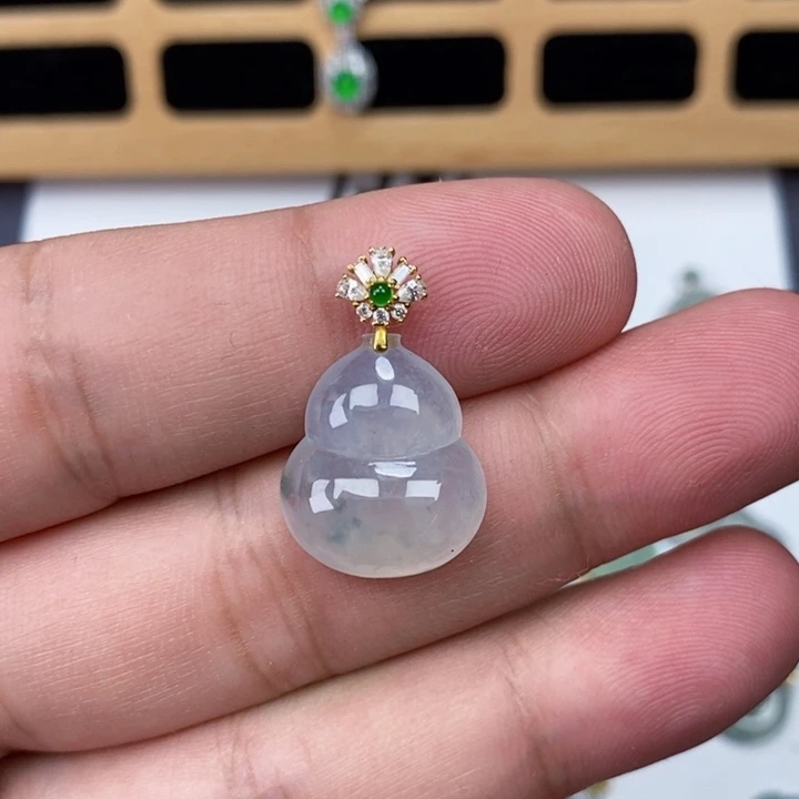 翡翠18K金镶嵌吊坠(赠链)葫芦