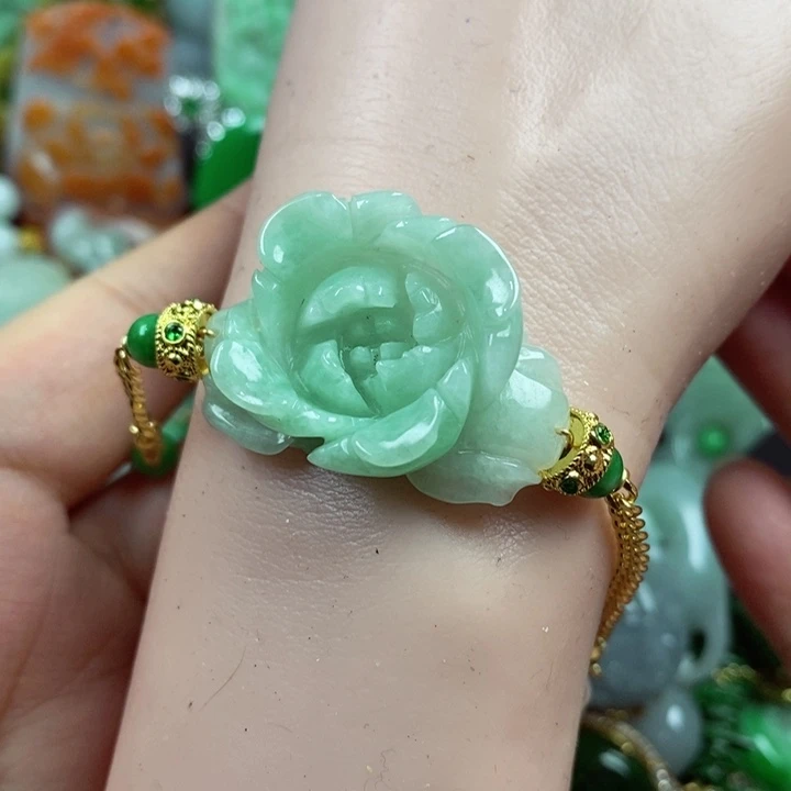 翡翠未镶嵌吊坠(赠链)