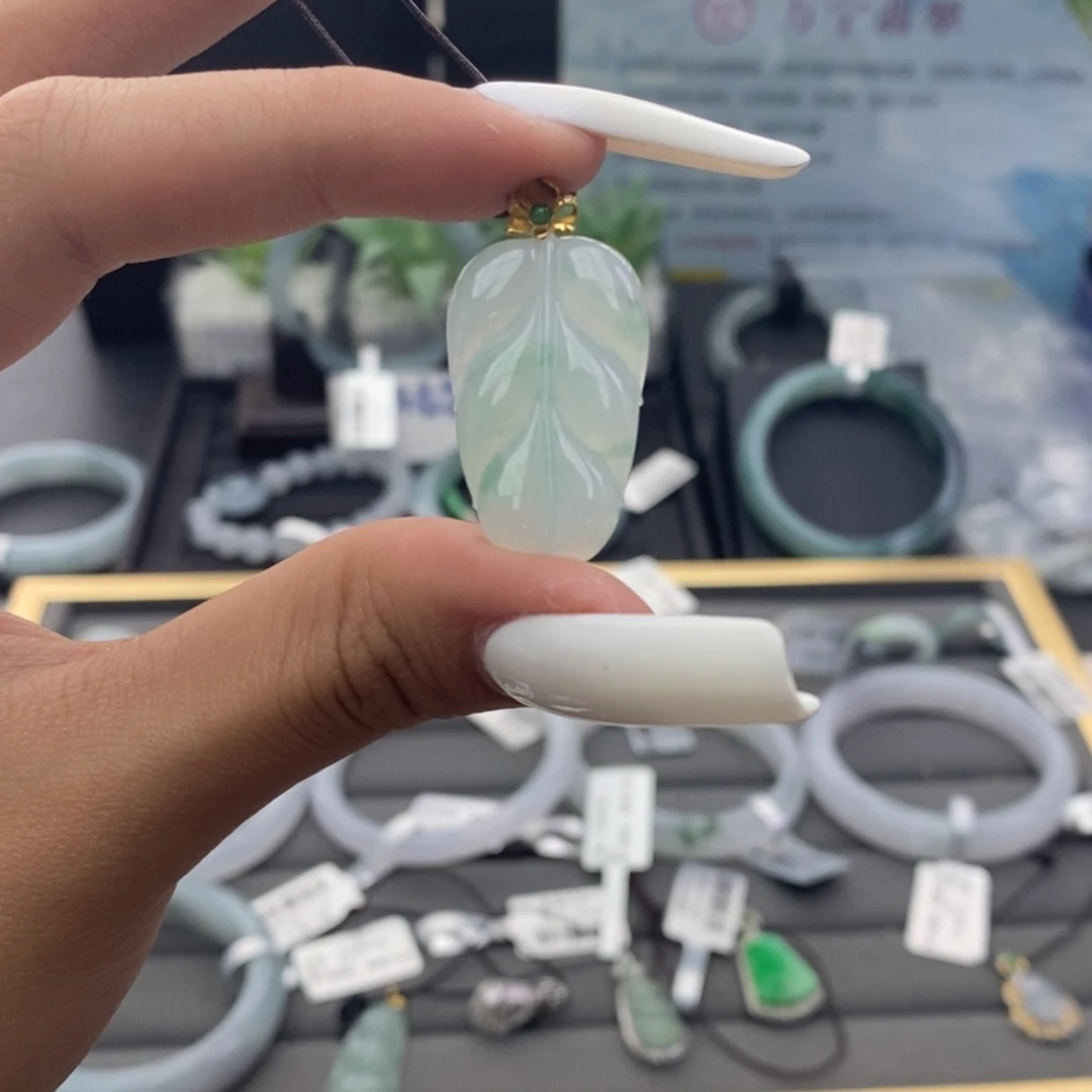 【闪购商品】颈饰18K金镶嵌翡翠