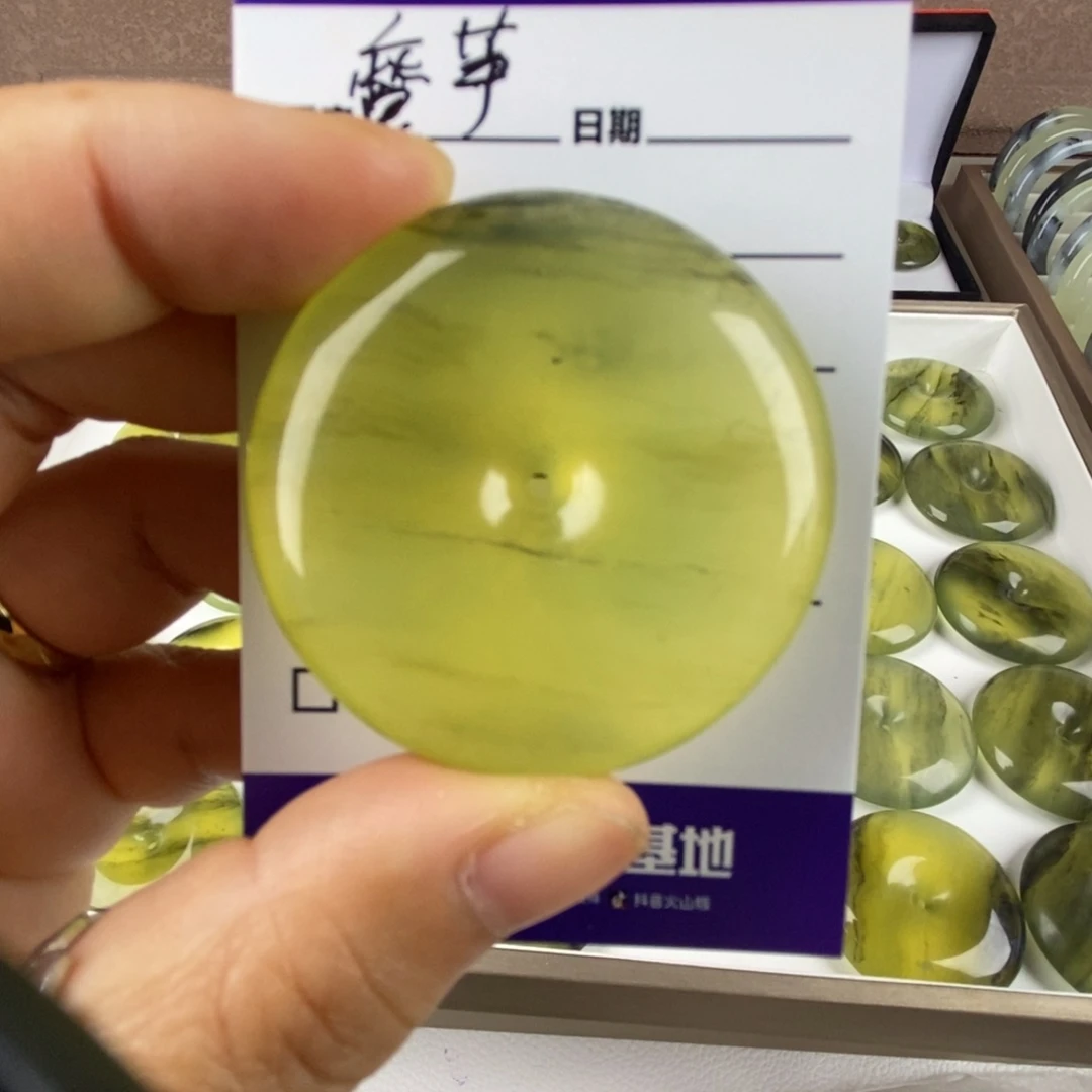 魔***芋蛇纹石玉未镶嵌颈饰
