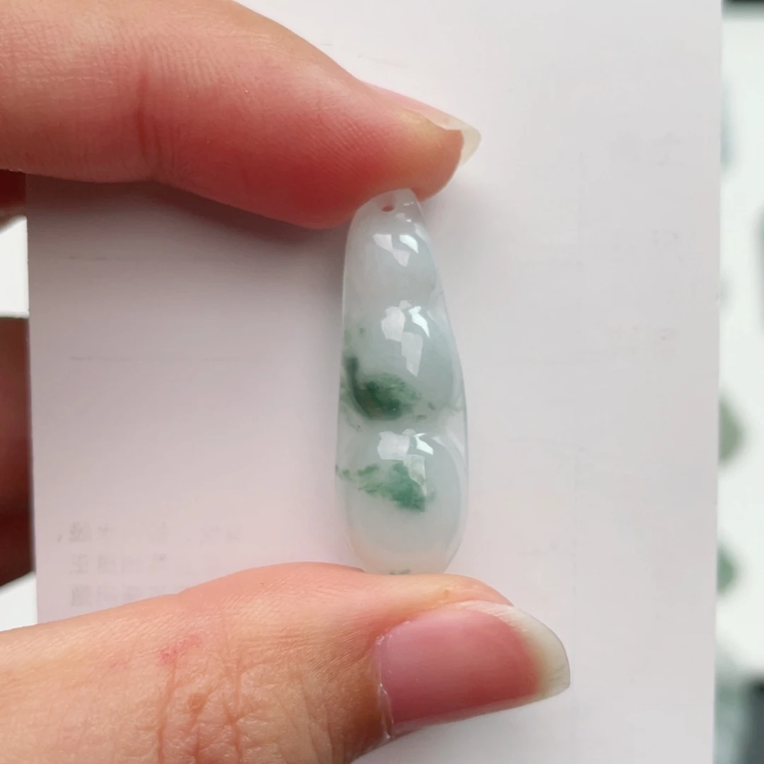 翡翠未镶嵌颈饰福豆