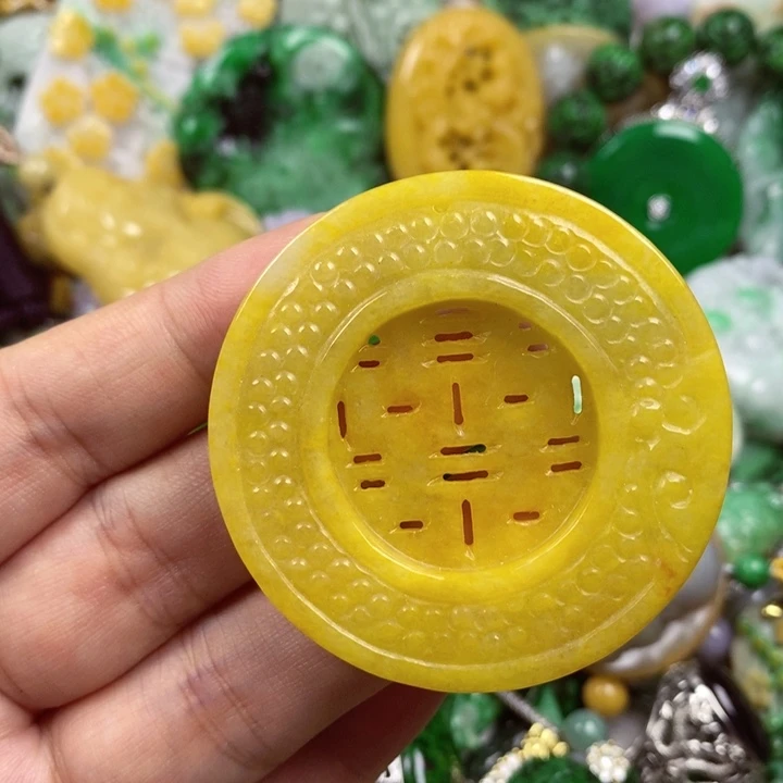 翡翠未镶嵌吊坠(赠链)
