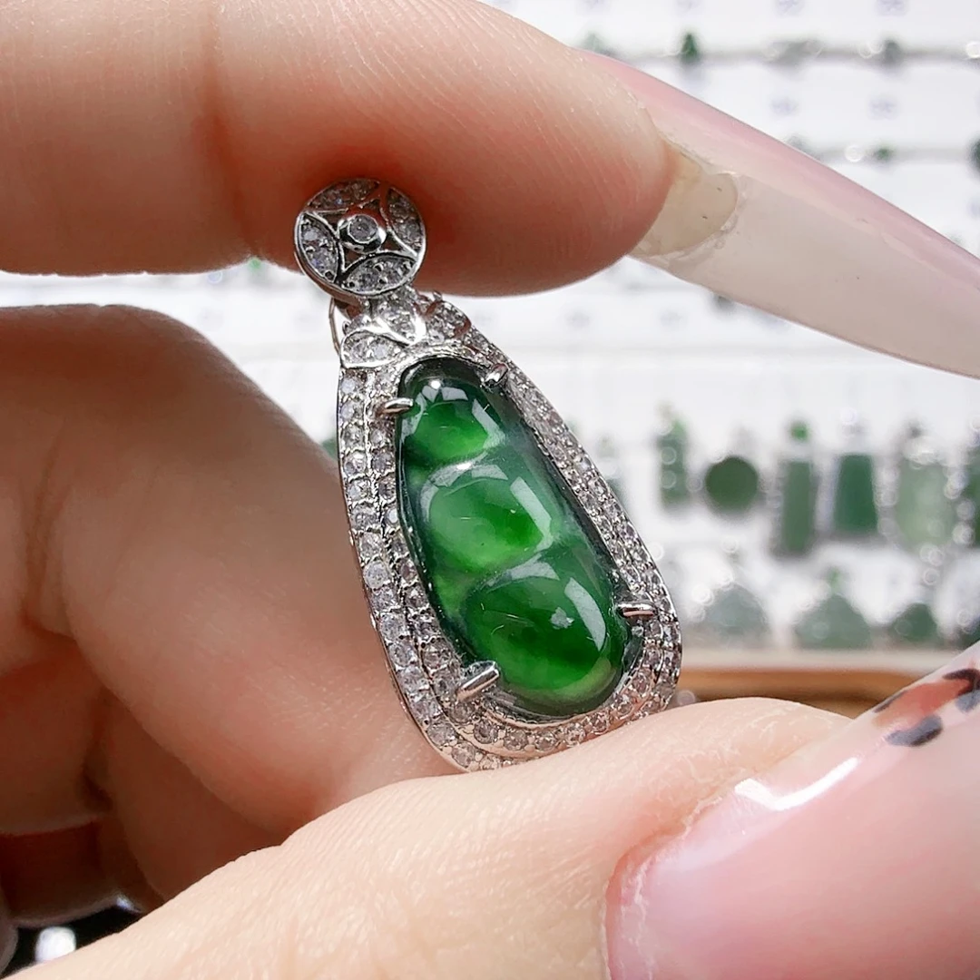 翡翠未镶嵌颈饰翡翠