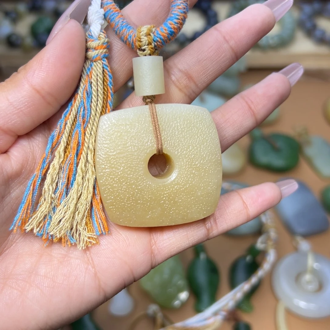 颈饰未镶嵌和田玉?**?