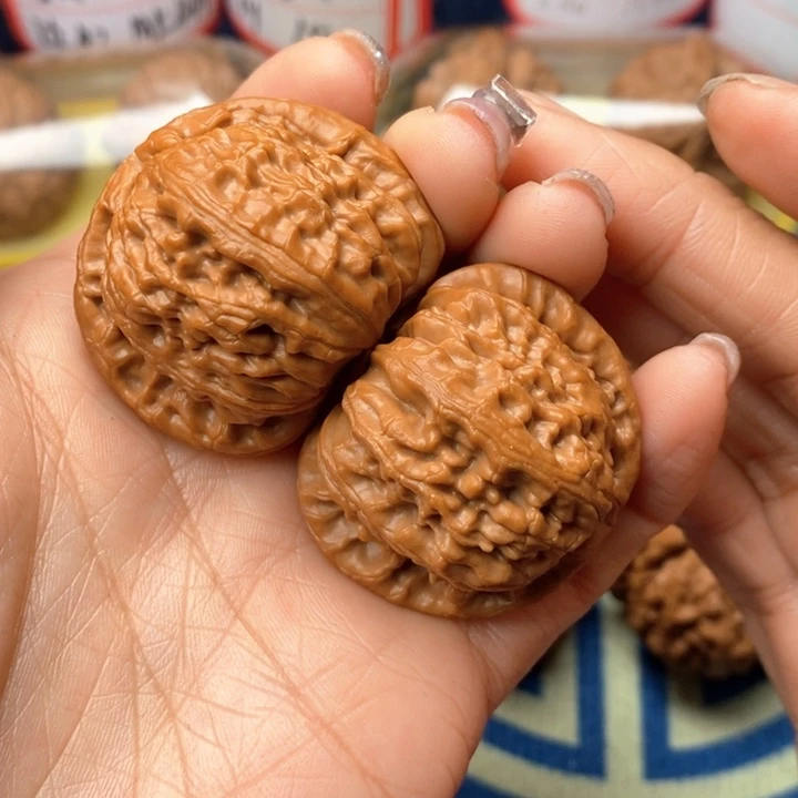 桃核吊坠白狮子40全品