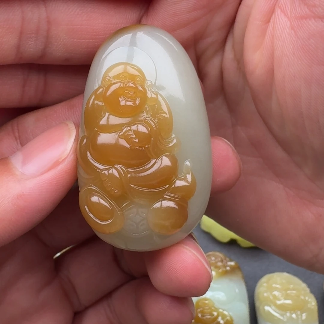 淡***福颈饰未镶嵌和田玉（糖玉）