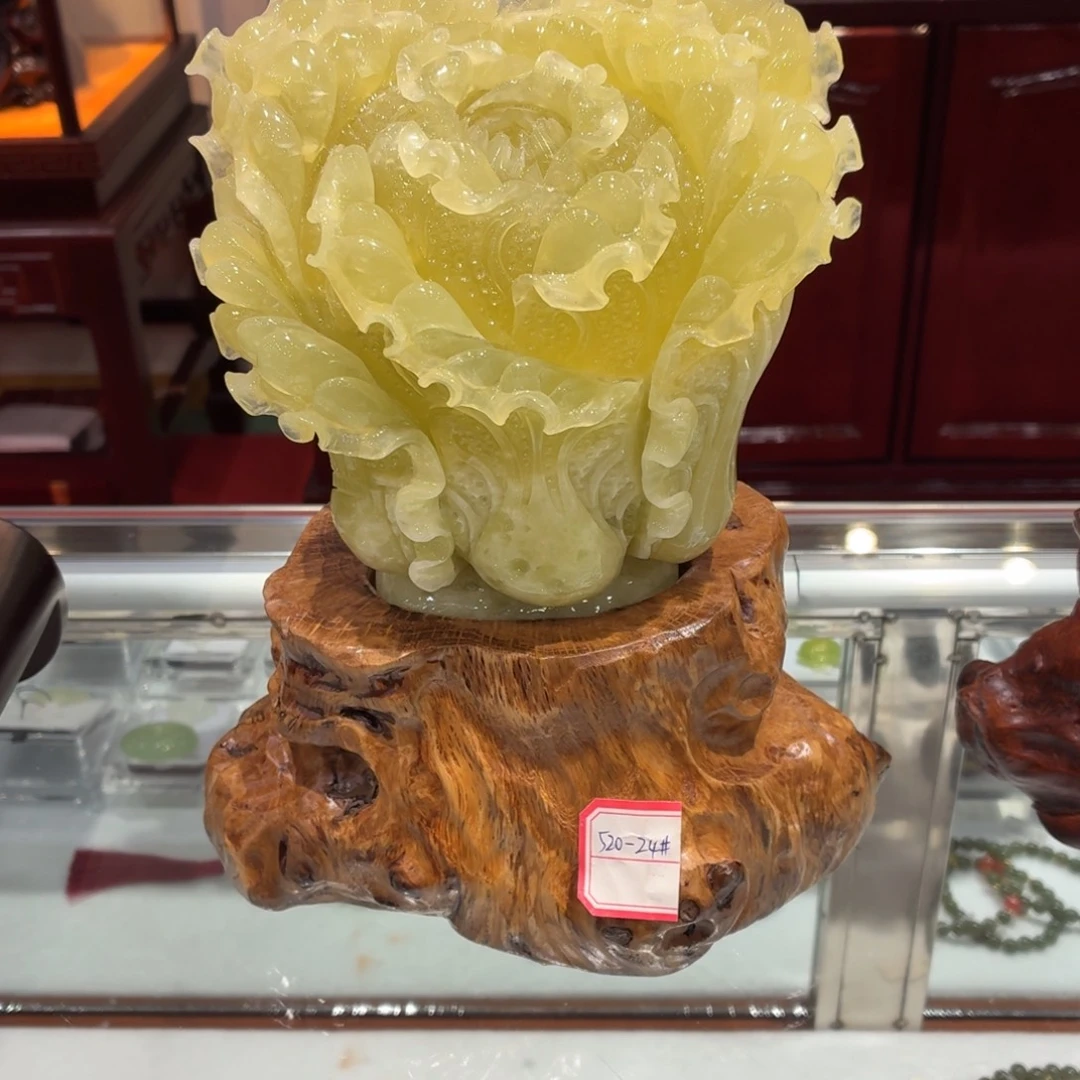 蛇纹石玉（覆膜）未镶嵌珠宝奇石