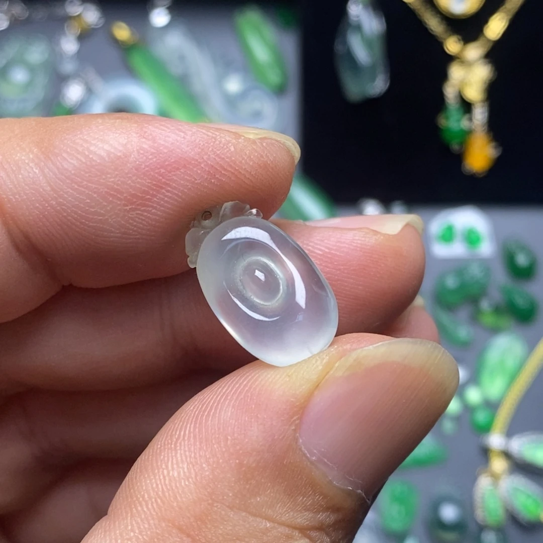 翡翠未镶嵌颈饰高冰福贝