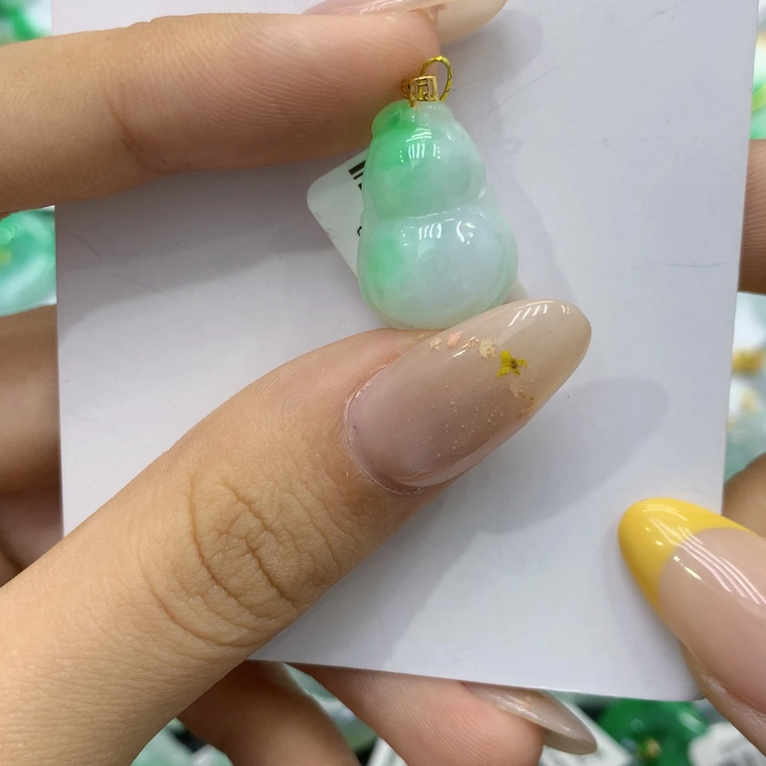 颈饰18K金镶嵌翡翠