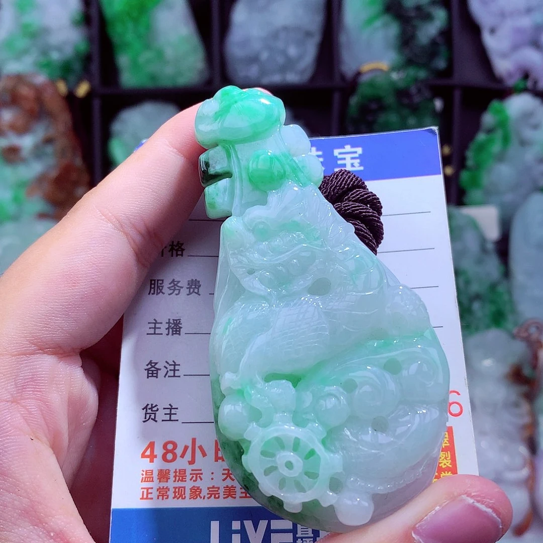 翡翠未镶嵌颈饰挂件