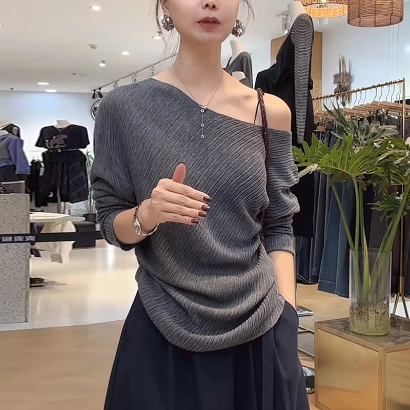 套头斜肩灰色毛衣女2025秋季时尚洋气减龄显瘦露肩针织衫长袖上衣