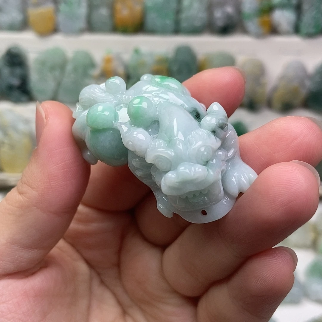 翡翠未镶嵌吊坠(赠链)