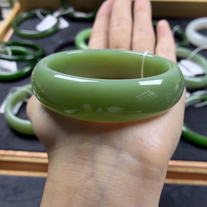 和田玉（碧玉）手镯未镶嵌