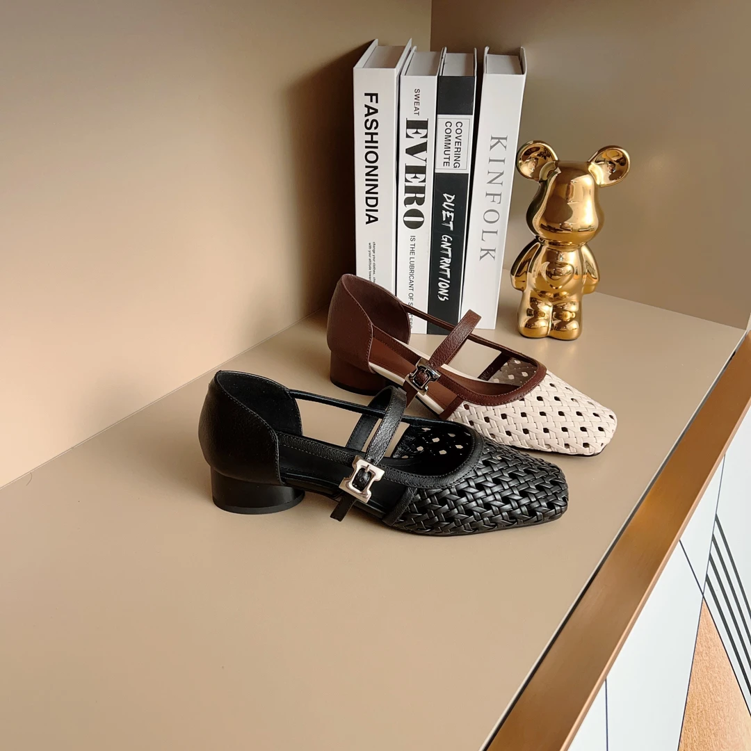 2025新款透气舒适羊皮镂空软底编织3CM粗跟浅口包头凉鞋W639