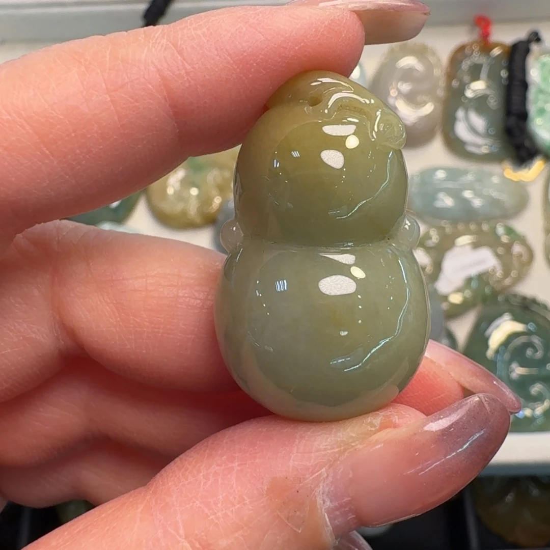 翡翠未镶嵌颈饰葫芦