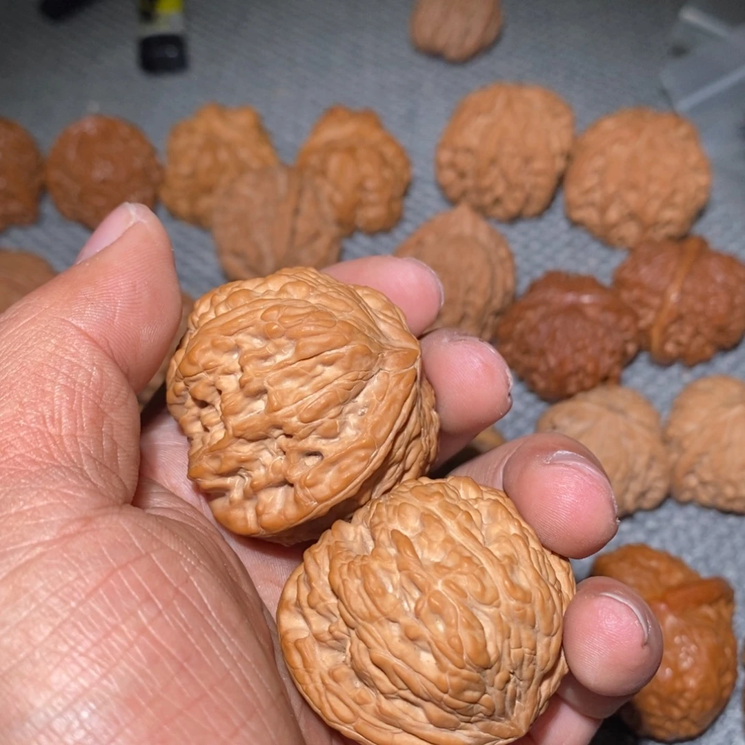 奥***基桃核吊坠43泥鳅背。