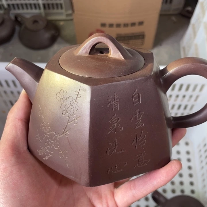 老厂紫砂壶一件。