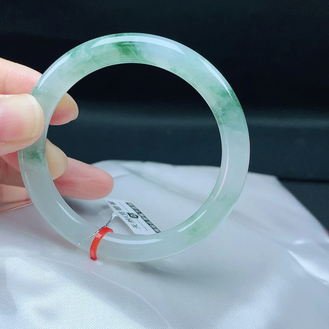 翡翠手镯未镶嵌53圈