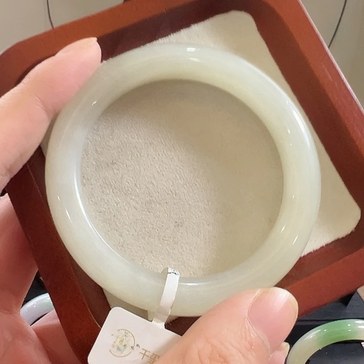 和田玉未镶嵌手镯56—57