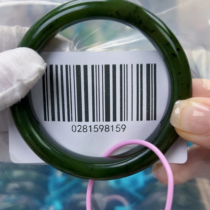 兴***庄和田玉未镶嵌手镯包容59