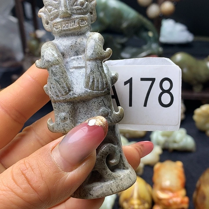 和田玉未镶嵌车挂