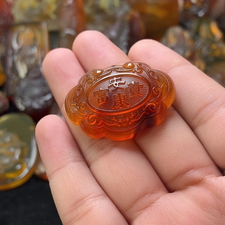 琥珀未镶嵌颈饰43