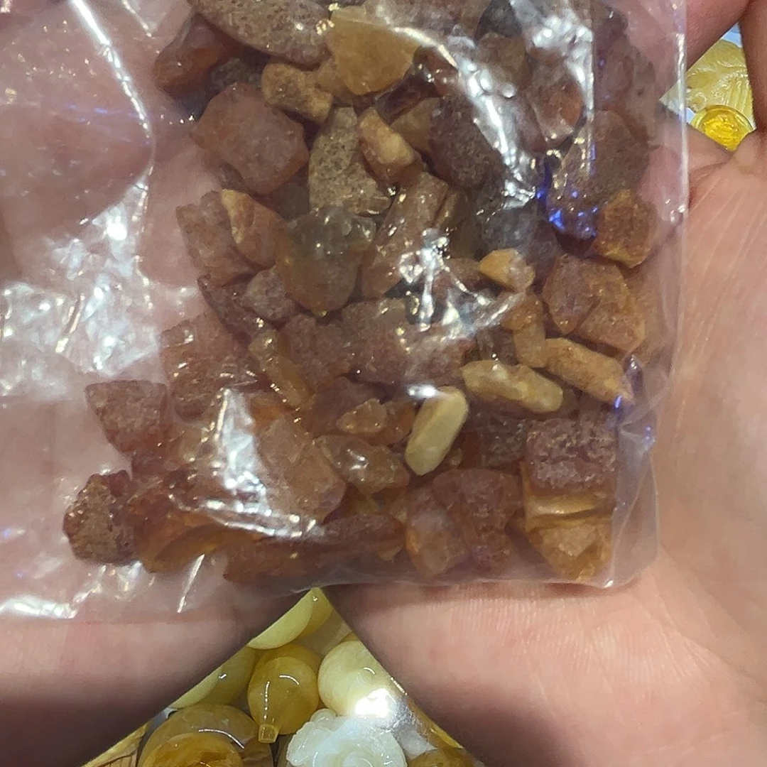 豆***W未镶嵌琥珀裸石琥珀