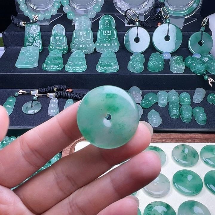 石英质玉未镶嵌颈饰