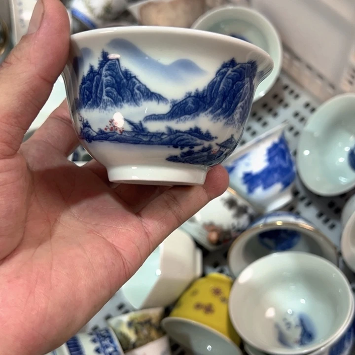 瓷片白青花山水压手杯微瑕