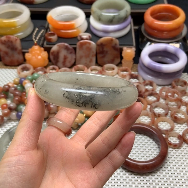 石英质玉未镶嵌手镯