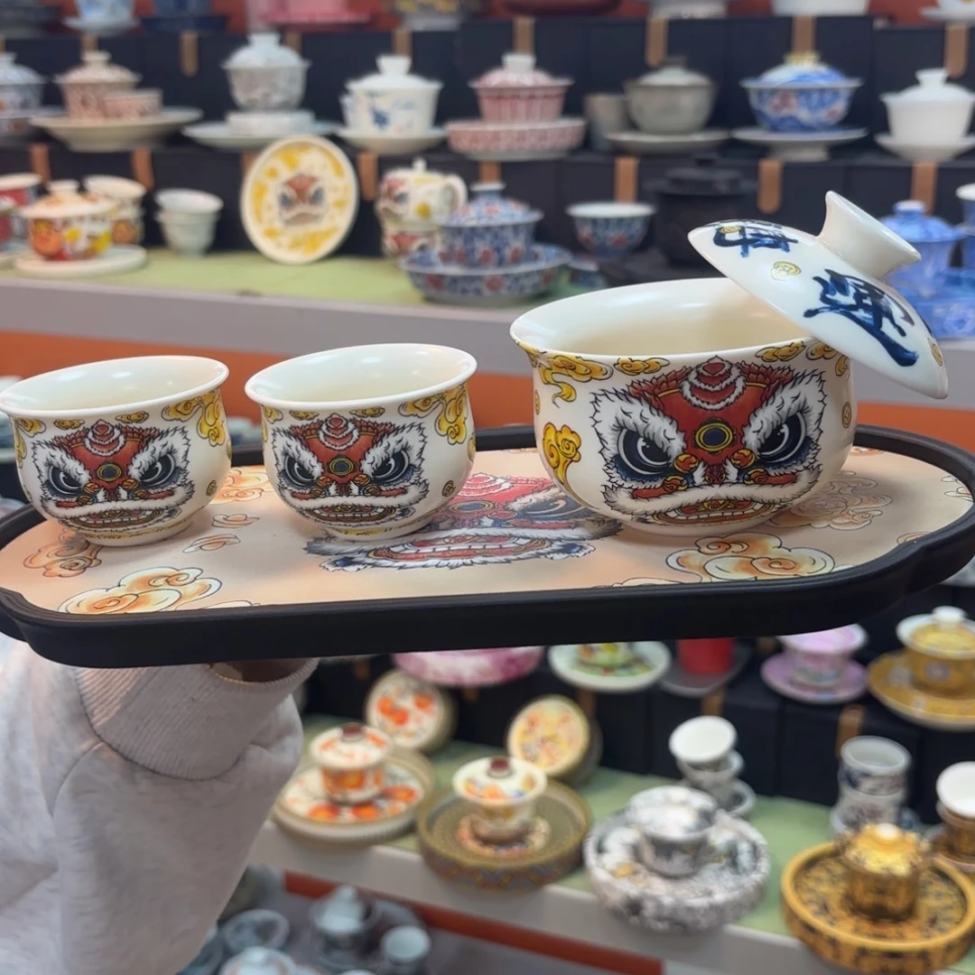 茶具是指由两块金属