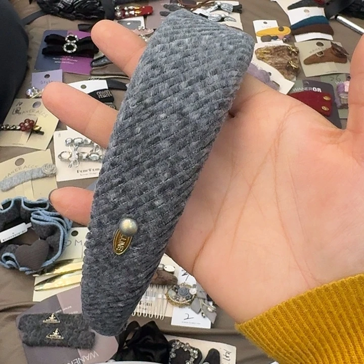 昊***淼皮质铁合金灰色发箍