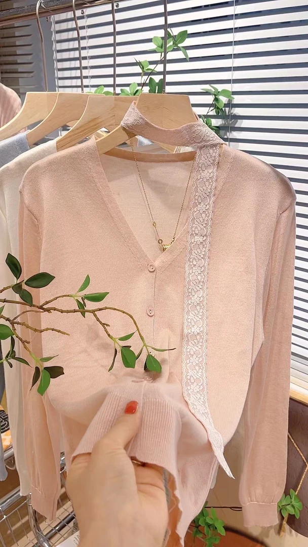 设计感蕾丝挂脖飘带V领针织开衫女2025春季新款宽松洋气打底上衣