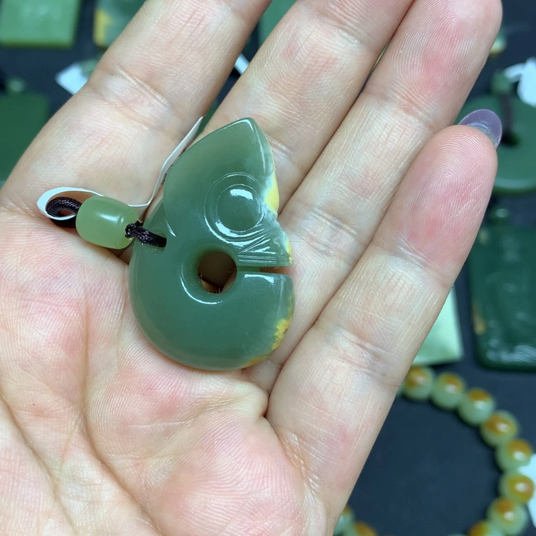 岫岩河磨玉（透闪石质玉）颈饰未镶嵌