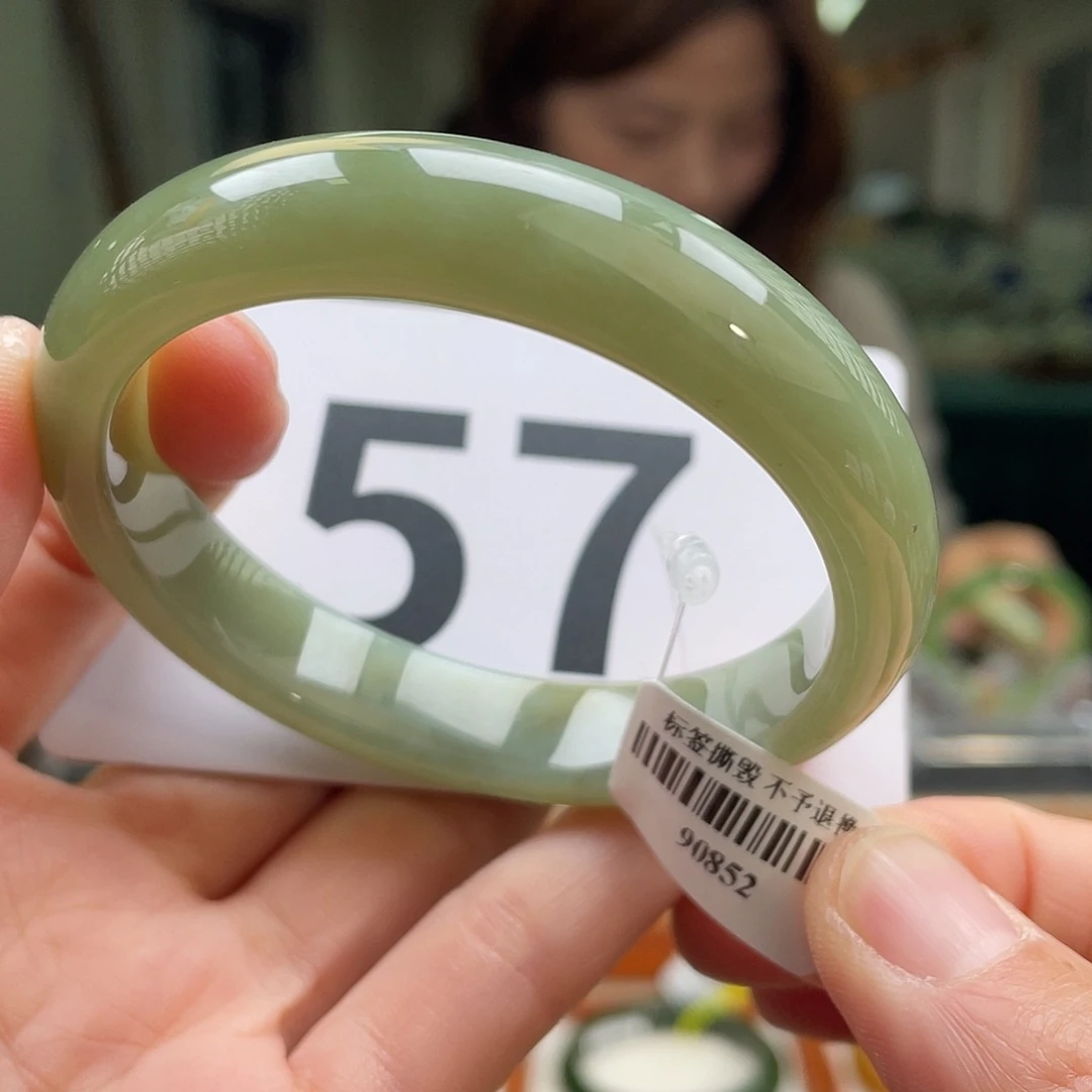 和田玉手镯未镶嵌微瑕