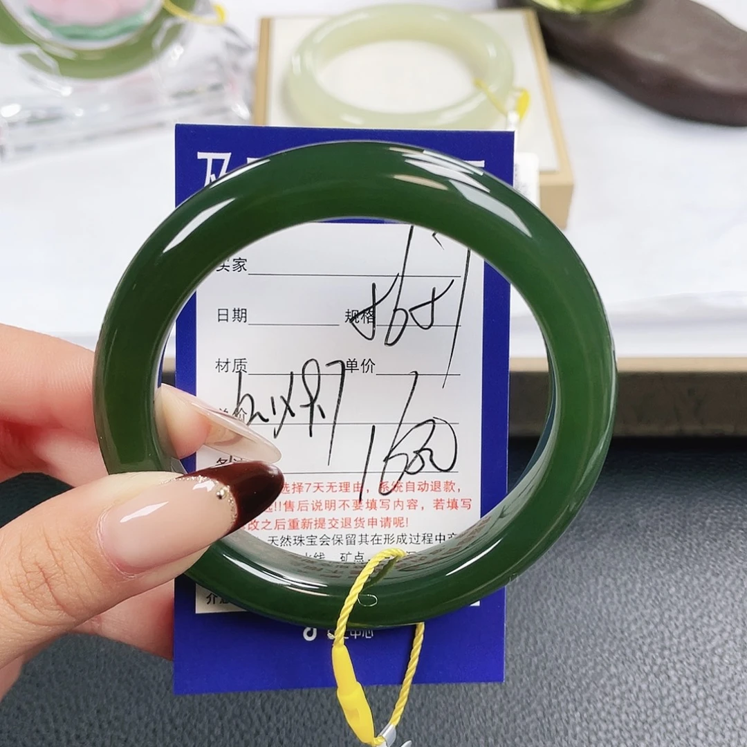 名***样和田玉未镶嵌手镯