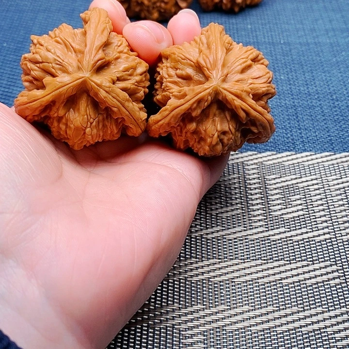 老***五文玩核桃吊坠三棱