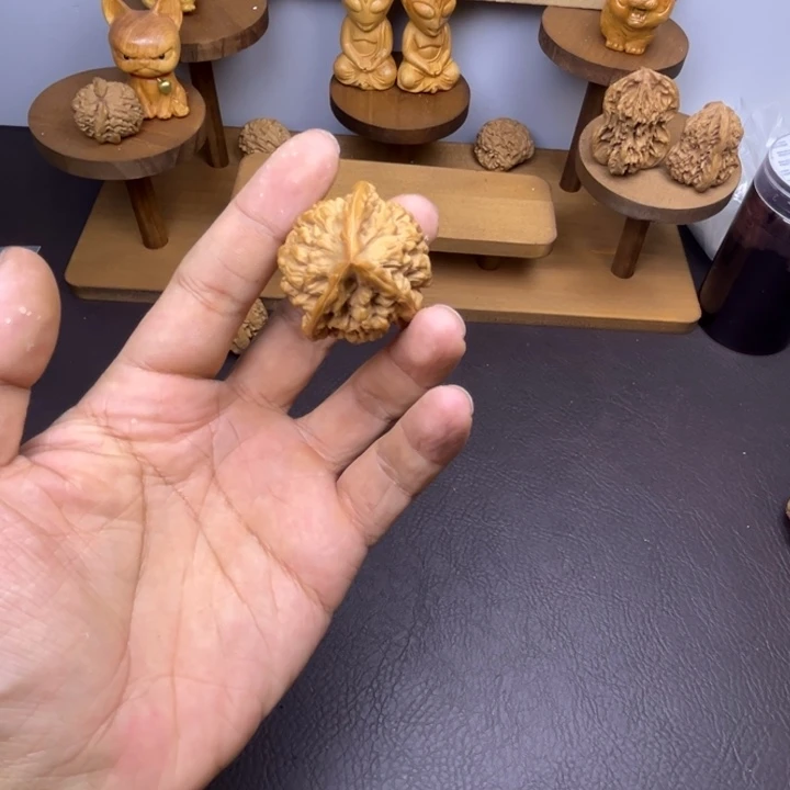 不***侠桃核吊坠官帽三棱