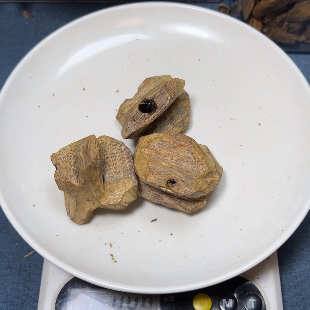 沉香沉香碎屑陆河料44克