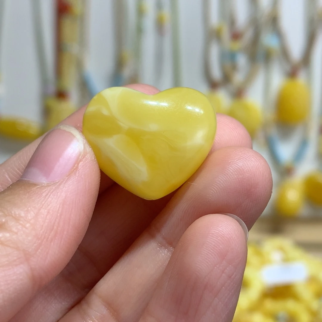 蜜蜡未镶嵌裸石爱心