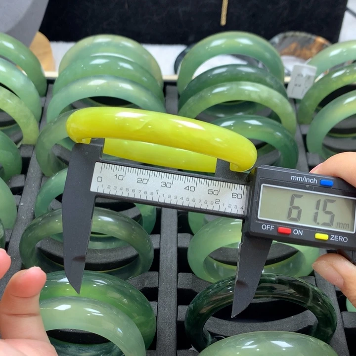 未镶嵌蛇纹石玉手镯49