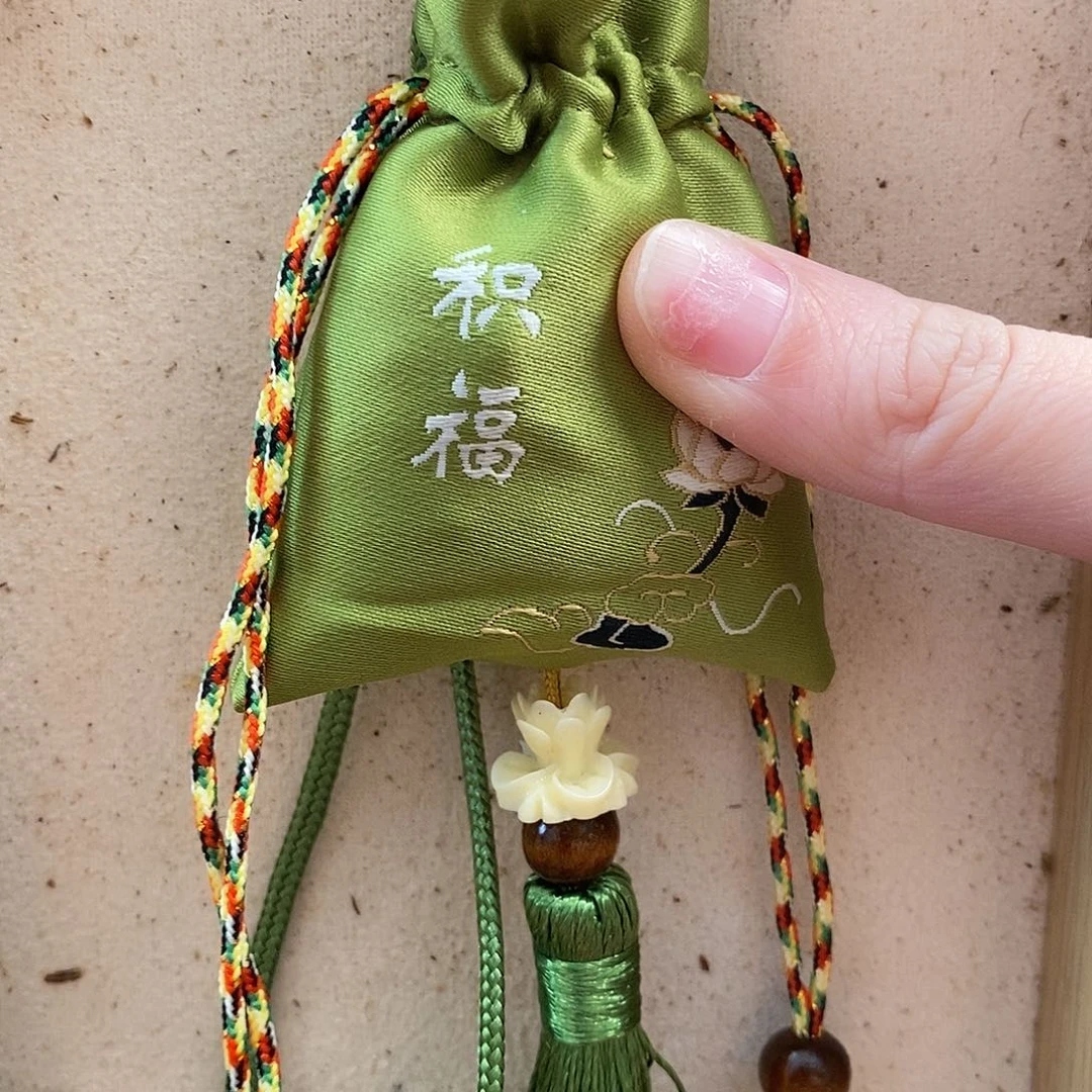 沉香沉香碎屑香包五克左右