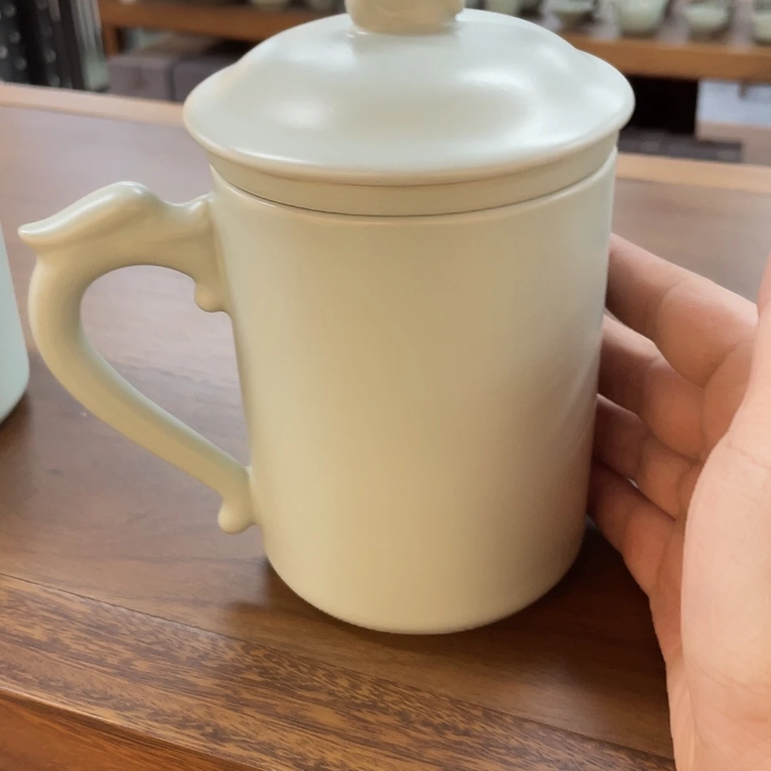 搪瓷杯子里还有好多东西